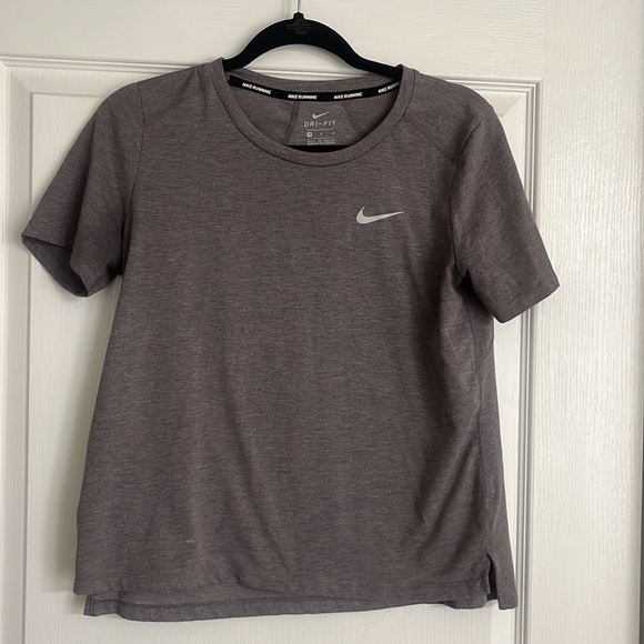 Nike Shirt - Picture 1 of 3